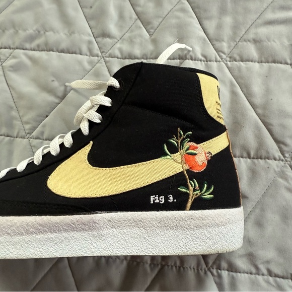 Nike Blazer Mid 77 Pomegranate - Picture 7 of 14